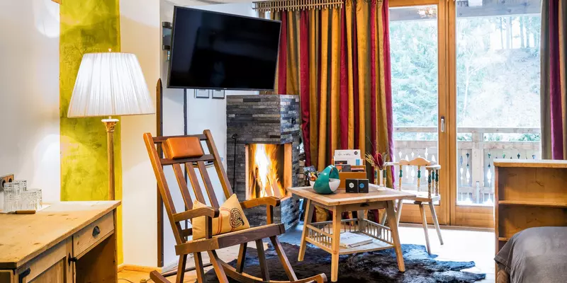 Junior Suite Wohnbereich im Raffl's St. Antoner Hof in St. Anton am Arlberg