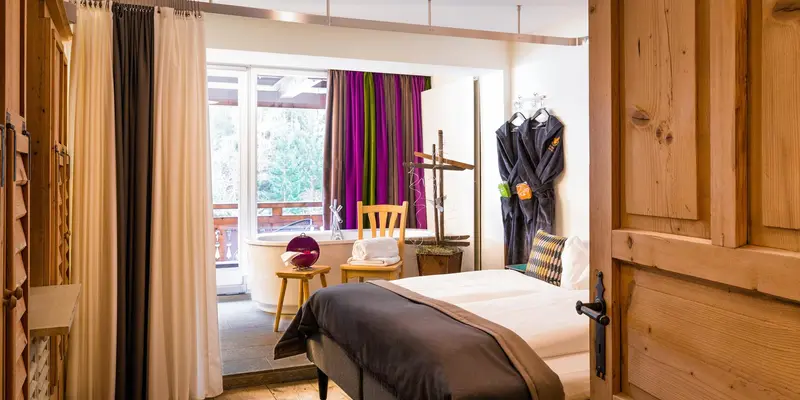 Blick in die Grand Suite Maisonette im Raffl's St. Antoner Hof in St. Anton am Arlberg